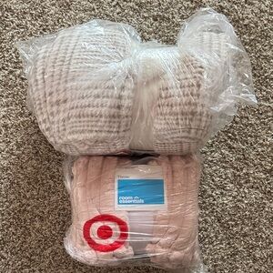 Room Essentials Cream and Tan Throw Blanket Set